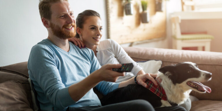 Cox tv internet couple dog watching tv 01