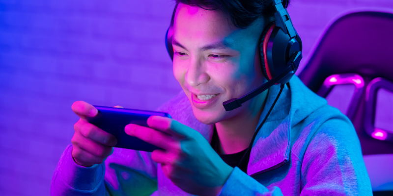 Gaming broadband male playing mobile 01