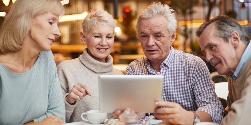 5g wi fi vs fiber seniors looking at laptop 01