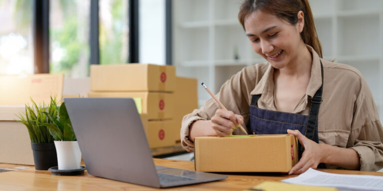 Tips to stay safe shop smart online female online order 01