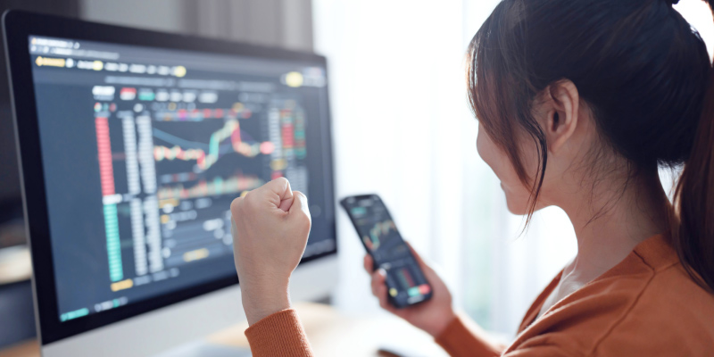 Cryptocurrency made simple female trading crypto 01