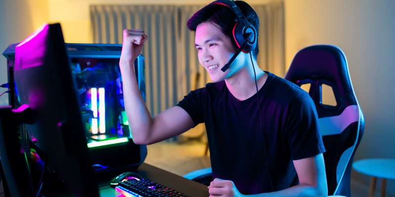 How to become a pro gamer successfully male gaming pc setup 01