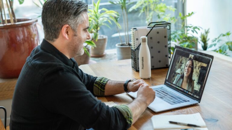 Linkedin sales solutions be5avkfv9ho unsplash