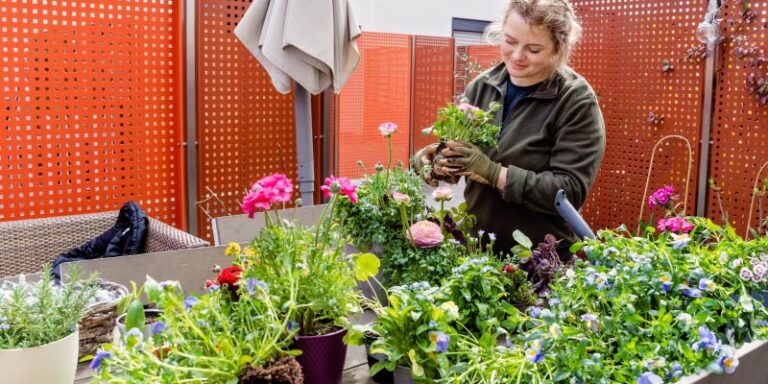 Make your garden eco friendly female planting flowers 01